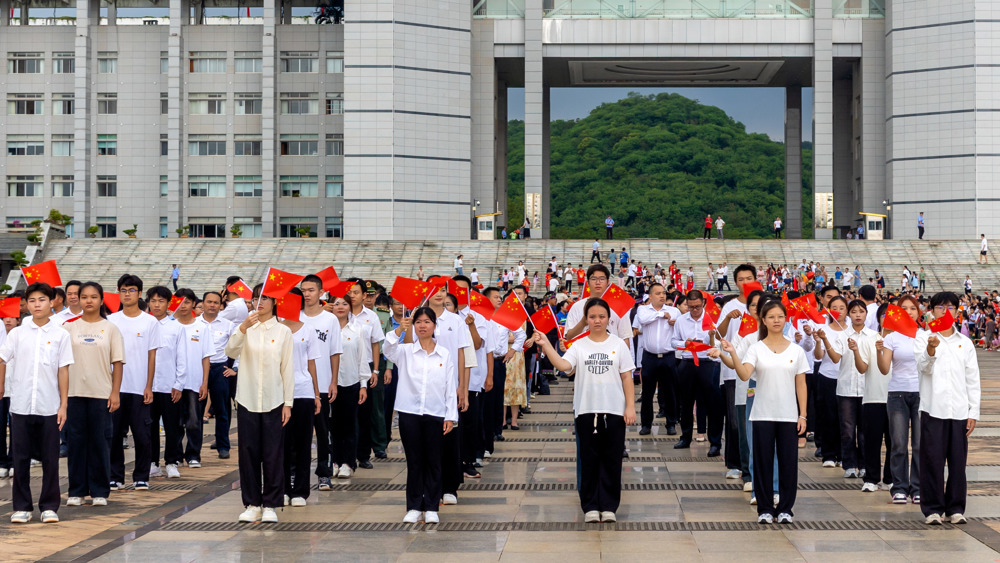 青春向祖国 共庆华诞时 | 我校学生代表参加崇左市国庆升国旗仪式